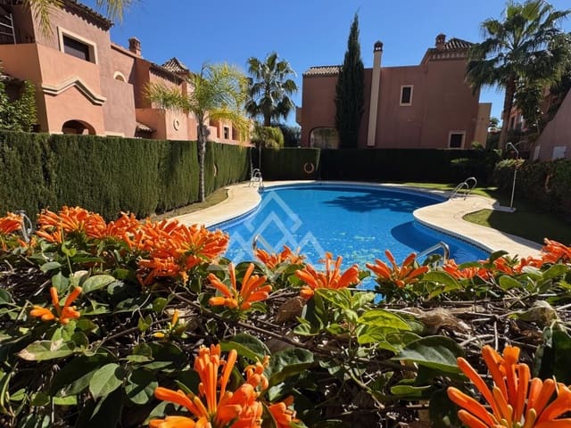 4 quarto Casa em Banda para venda em Estepona com garagem - 665 000 € (Ref: 9651853)