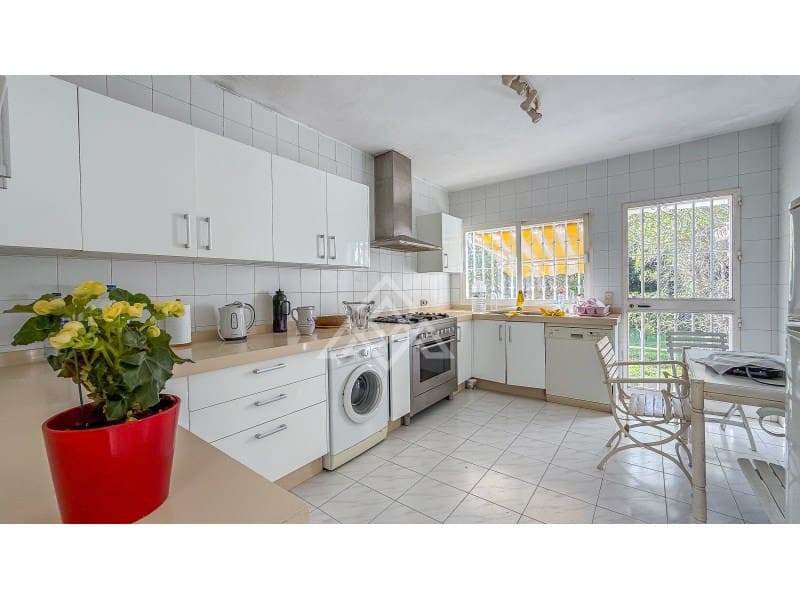 7 bedroom Villa for sale in New Golden Mile with garage - € 2,100,000 (Ref: 9719841)