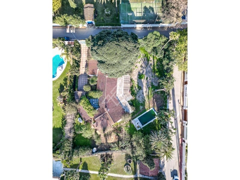 7 bedroom Villa for sale in New Golden Mile with garage - € 2,100,000 (Ref: 9719841)