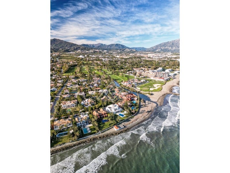 7 bedroom Villa for sale in New Golden Mile with garage - € 2,100,000 (Ref: 9719841)