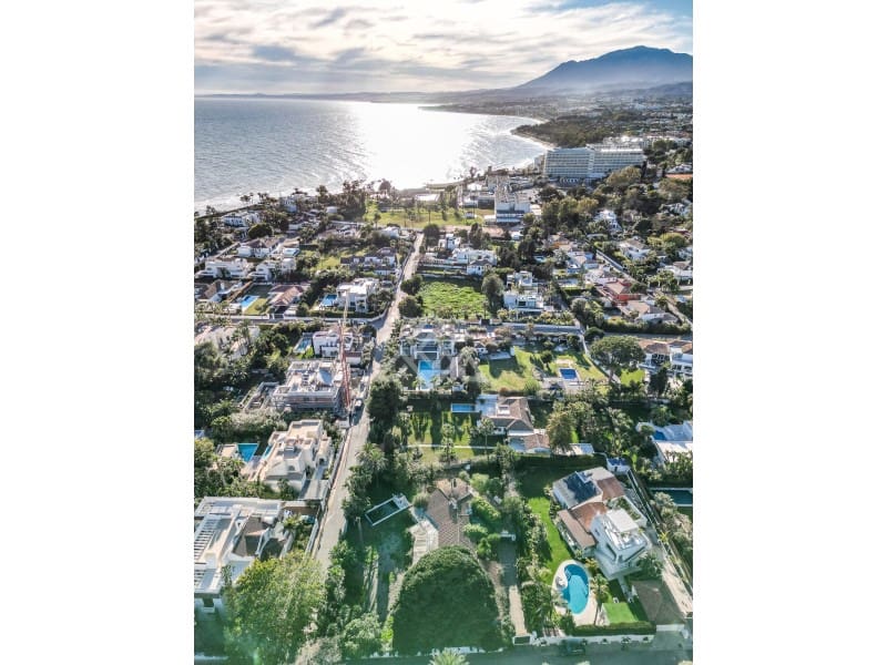 7 bedroom Villa for sale in New Golden Mile with garage - € 2,100,000 (Ref: 9719841)