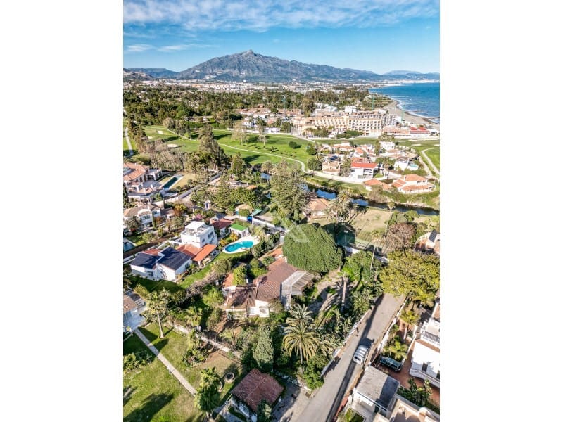 7 bedroom Villa for sale in New Golden Mile with garage - € 2,100,000 (Ref: 9719841)