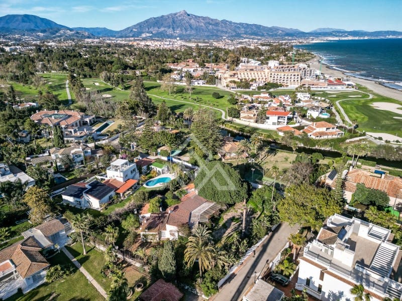 7 bedroom Villa for sale in New Golden Mile with garage - € 2,100,000 (Ref: 9719841)