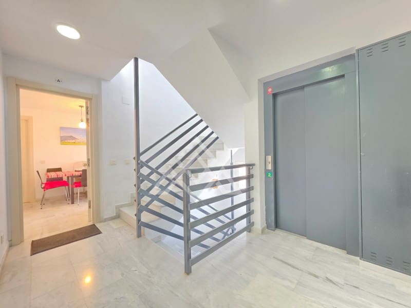 2 bedroom Penthouse for sale in Estepona with pool garage - € 349,900 (Ref: 9726583)