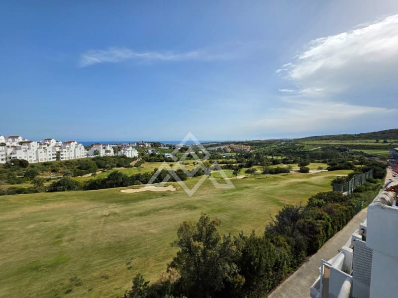 2 bedroom Penthouse for sale in Estepona with pool garage - € 349,900 (Ref: 9726583)