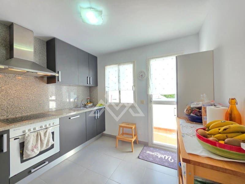 2 bedroom Penthouse for sale in Estepona with pool garage - € 349,900 (Ref: 9726583)