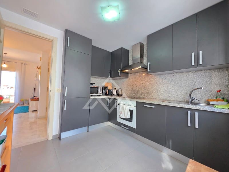 2 bedroom Penthouse for sale in Estepona with pool garage - € 349,900 (Ref: 9726583)