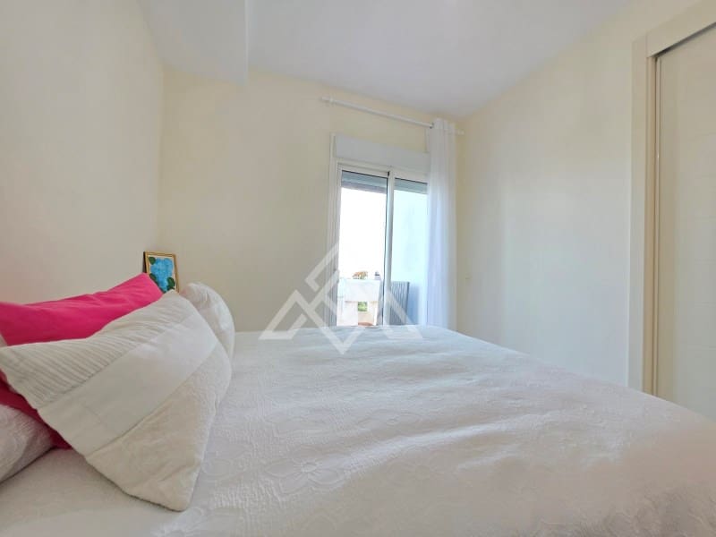 2 bedroom Penthouse for sale in Estepona with pool garage - € 349,900 (Ref: 9726583)