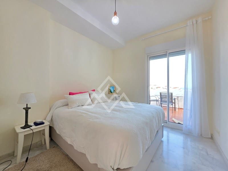 2 bedroom Penthouse for sale in Estepona with pool garage - € 349,900 (Ref: 9726583)