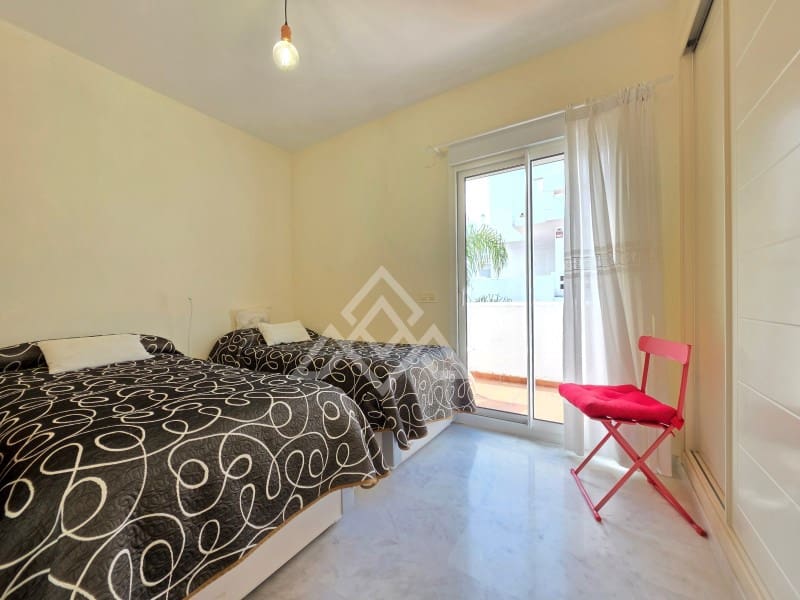 2 bedroom Penthouse for sale in Estepona with pool garage - € 349,900 (Ref: 9726583)