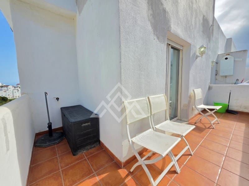 2 bedroom Penthouse for sale in Estepona with pool garage - € 349,900 (Ref: 9726583)
