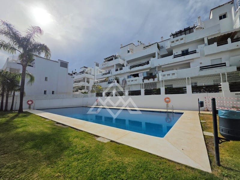2 bedroom Penthouse for sale in Estepona with pool garage - € 349,900 (Ref: 9726583)