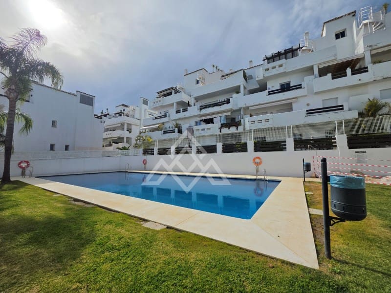 2 bedroom Penthouse for sale in Estepona with pool garage - € 349,900 (Ref: 9726583)