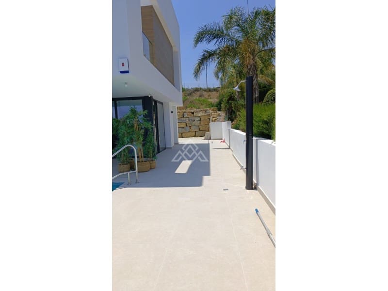 3 makuuhuone Huvila myytävänä paikassa Estepona - 1 440 000 € (Ref: 9747787)