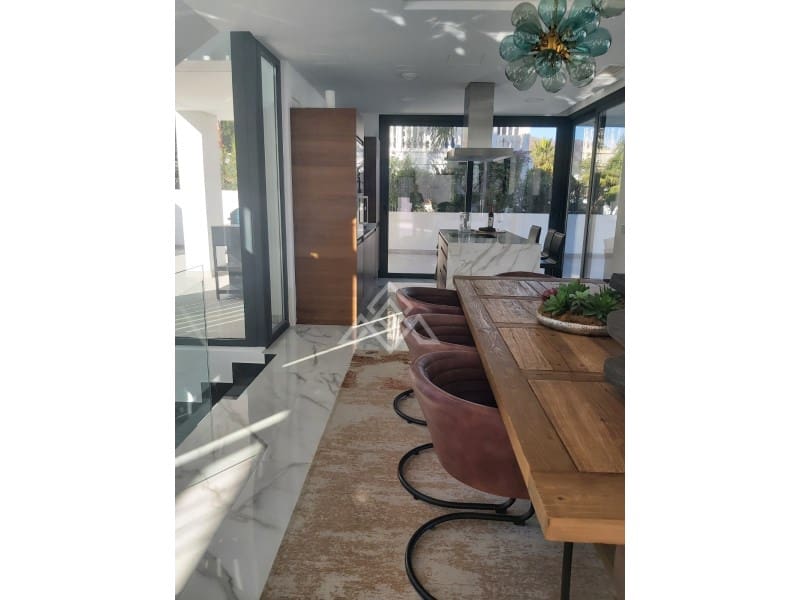 3 makuuhuone Huvila myytävänä paikassa Estepona - 1 440 000 € (Ref: 9747787)