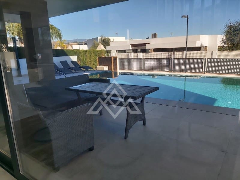 3 makuuhuone Huvila myytävänä paikassa Estepona - 1 440 000 € (Ref: 9747787)