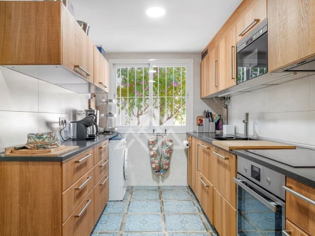 3 chambre Maison de Ville à vendre à Estepona avec piscine garage - 619 000 € (Ref: 9747788)