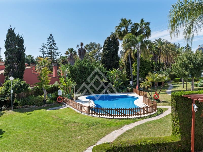 3 chambre Maison de Ville à vendre à Estepona avec piscine garage - 619 000 € (Ref: 9747788)