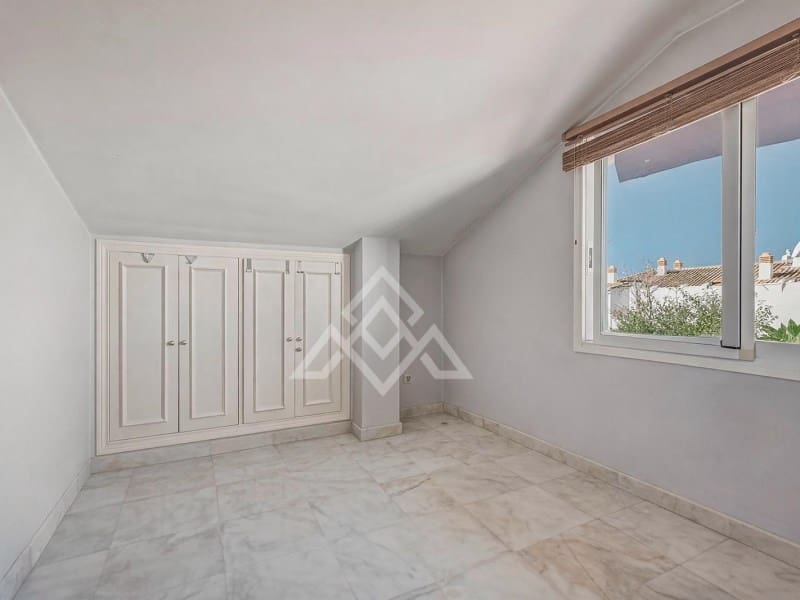 3 slaapkamer Penthouse te koop in Golden Mile met garage - € 570.000 (Ref: 9770582)