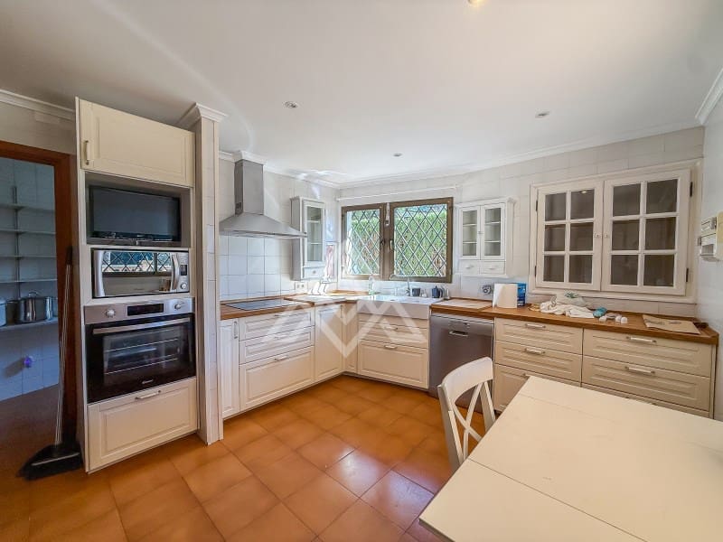 5 soverom Villa til salgs i Marbella med garasje - € 2 500 000 (Ref: 9772973)