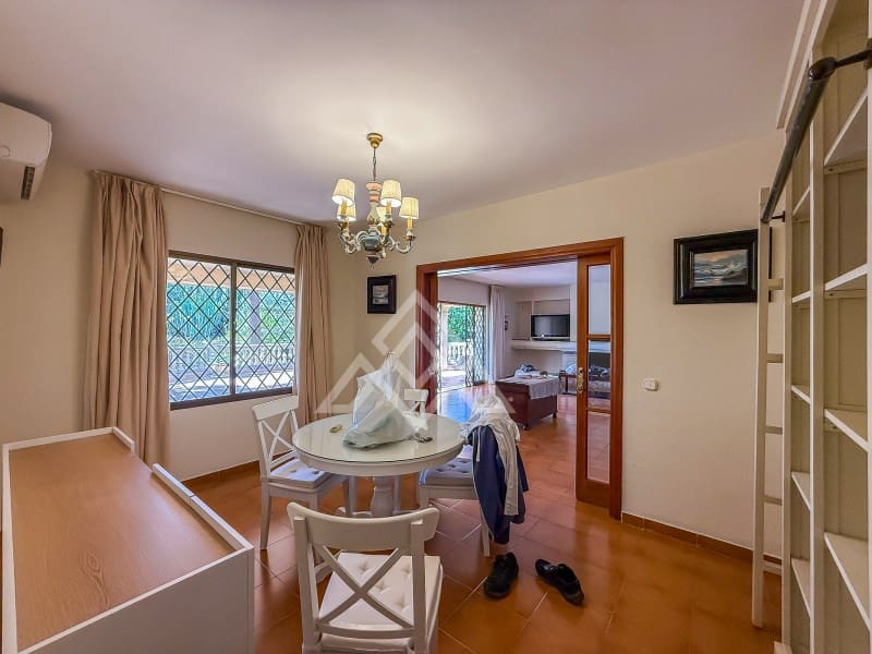 5 soverom Villa til salgs i Marbella med garasje - € 2 500 000 (Ref: 9772973)