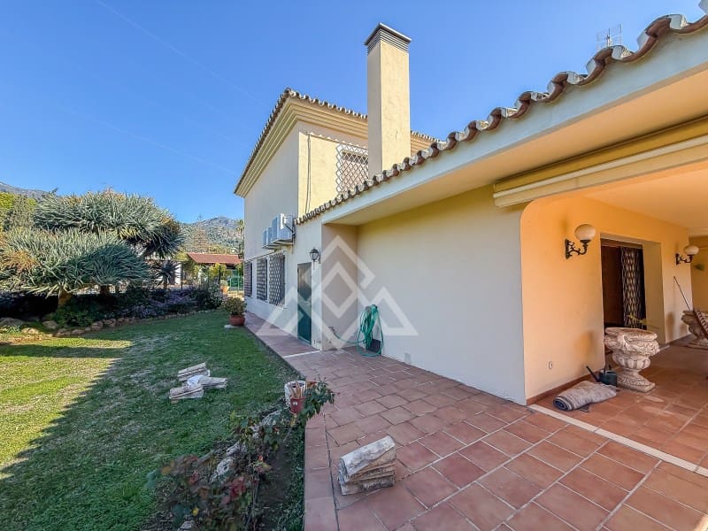 5 soverom Villa til salgs i Marbella med garasje - € 2 500 000 (Ref: 9772973)