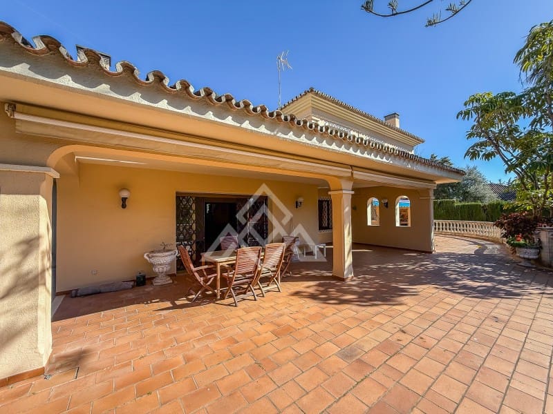 5 soverom Villa til salgs i Marbella med garasje - € 2 500 000 (Ref: 9772973)