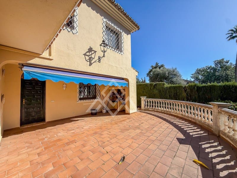 5 soverom Villa til salgs i Marbella med garasje - € 2 500 000 (Ref: 9772973)