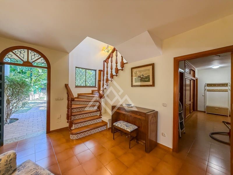 5 soverom Villa til salgs i Marbella med garasje - € 2 500 000 (Ref: 9772973)