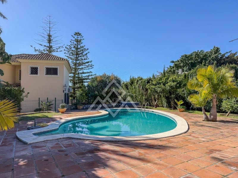 5 soverom Villa til salgs i Marbella med garasje - € 2 500 000 (Ref: 9772973)