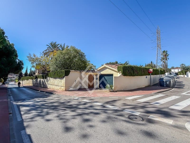 5 soverom Villa til salgs i Marbella med garasje - € 2 500 000 (Ref: 9772973)