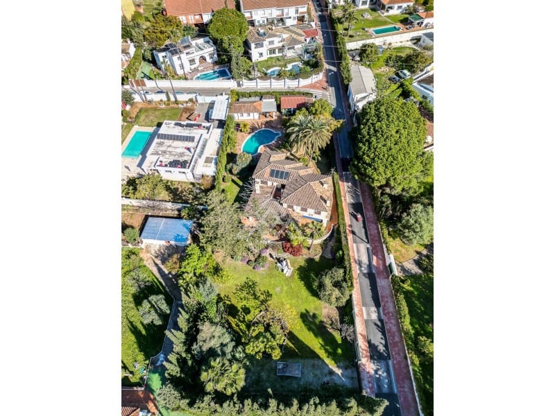 5 soverom Villa til salgs i Marbella med garasje - € 2 500 000 (Ref: 9772973)