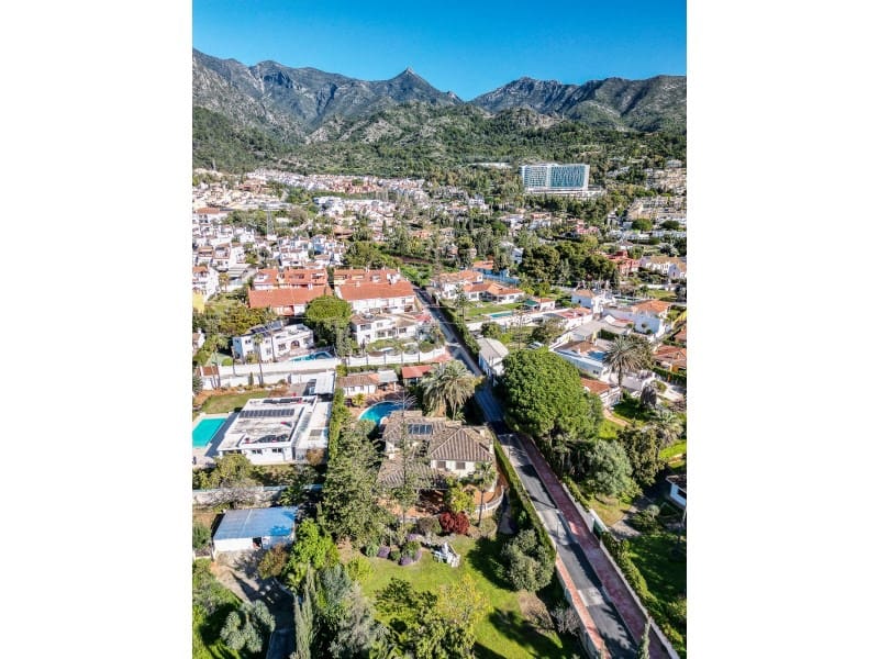 5 soverom Villa til salgs i Marbella med garasje - € 2 500 000 (Ref: 9772973)