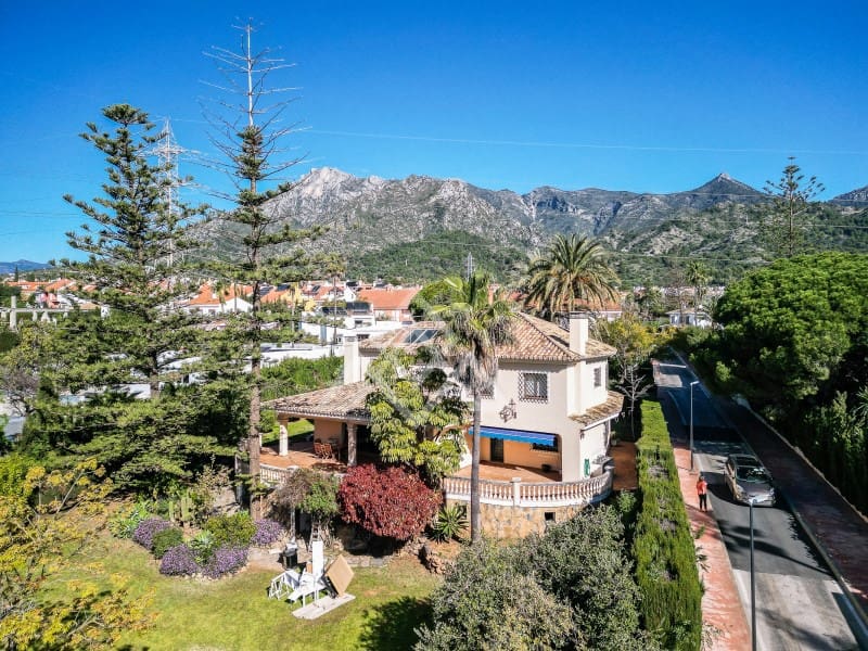 5 soverom Villa til salgs i Marbella med garasje - € 2 500 000 (Ref: 9772973)