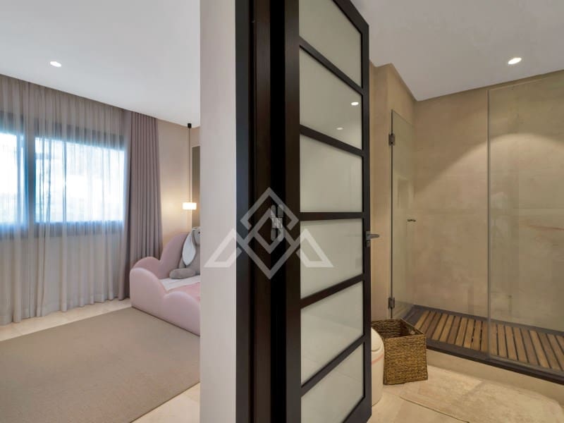 4 soveværelse Lejlighed til salg i Sotogrande med garage - € 2.690.000 (Ref: 9778032)