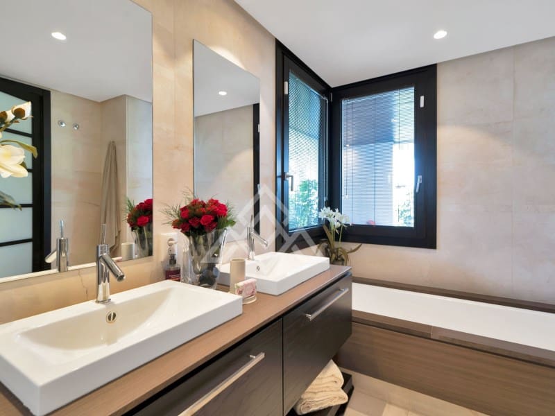 4 soveværelse Lejlighed til salg i Sotogrande med garage - € 2.690.000 (Ref: 9778032)