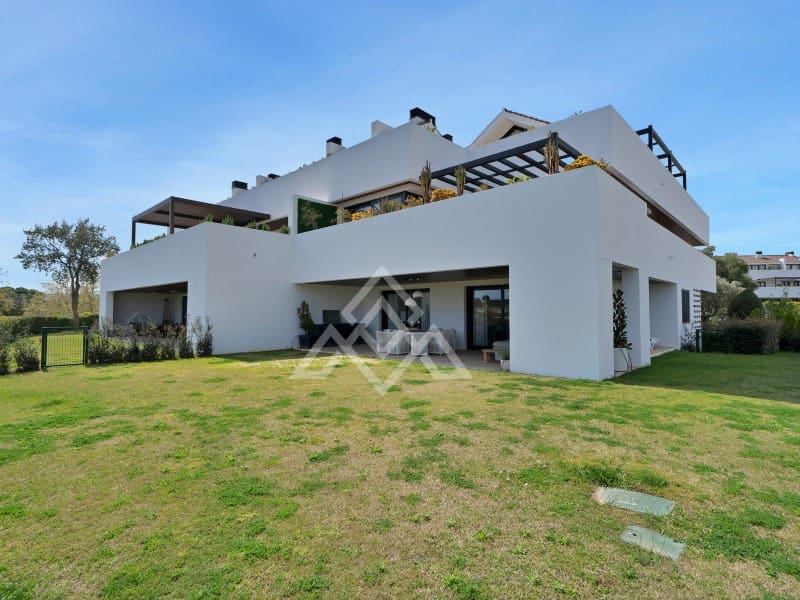 4 soveværelse Lejlighed til salg i Sotogrande med garage - € 2.690.000 (Ref: 9778032)