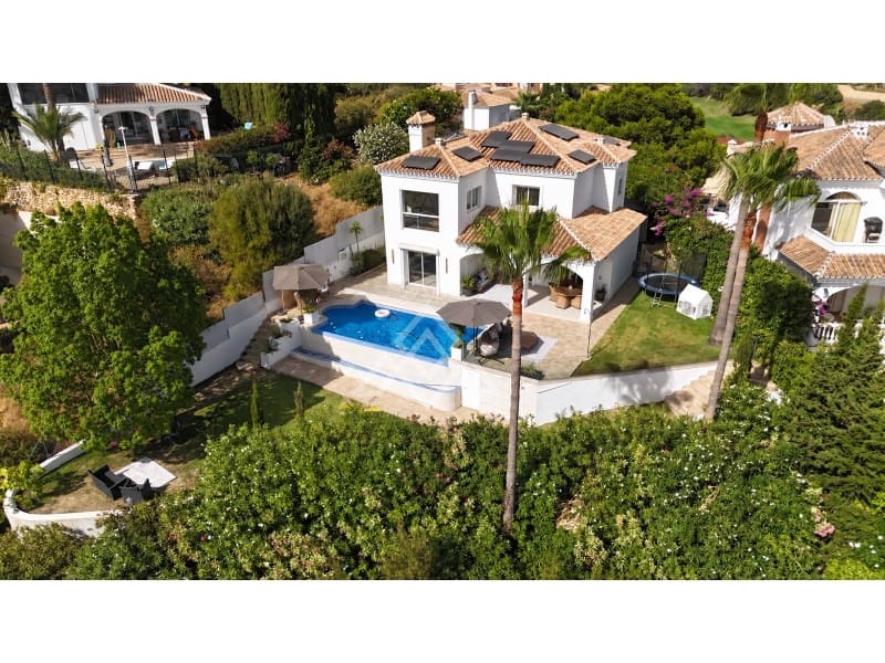 3 makuuhuone Huvila myytävänä paikassa Riviera del Sol mukana uima-altaan 
autotalli - 1 310 000 € (Ref: 9794516)