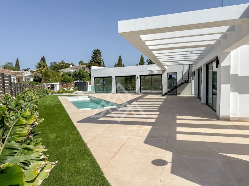 6 sypialnia Willa na sprzedaż w Mijas Costa z basenem garażem - 2 548 000 € (Ref: 9799158)