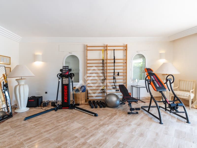 5 quarto Moradia para venda em Benahavis com piscina garagem - 4 499 000 € (Ref: 9799159)