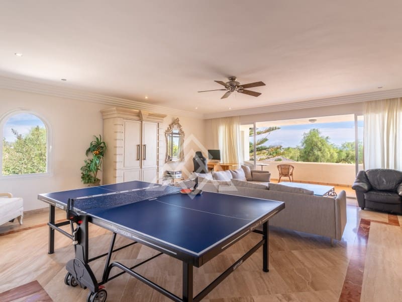 5 quarto Moradia para venda em Benahavis com piscina garagem - 4 499 000 € (Ref: 9799159)