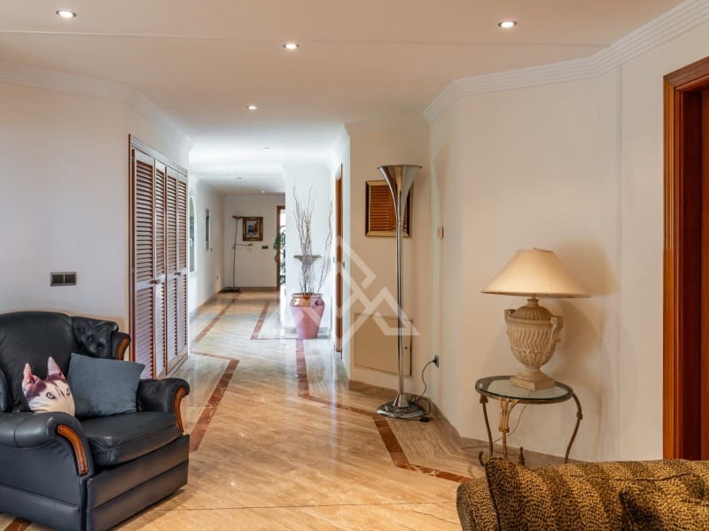 5 quarto Moradia para venda em Benahavis com piscina garagem - 4 499 000 € (Ref: 9799159)