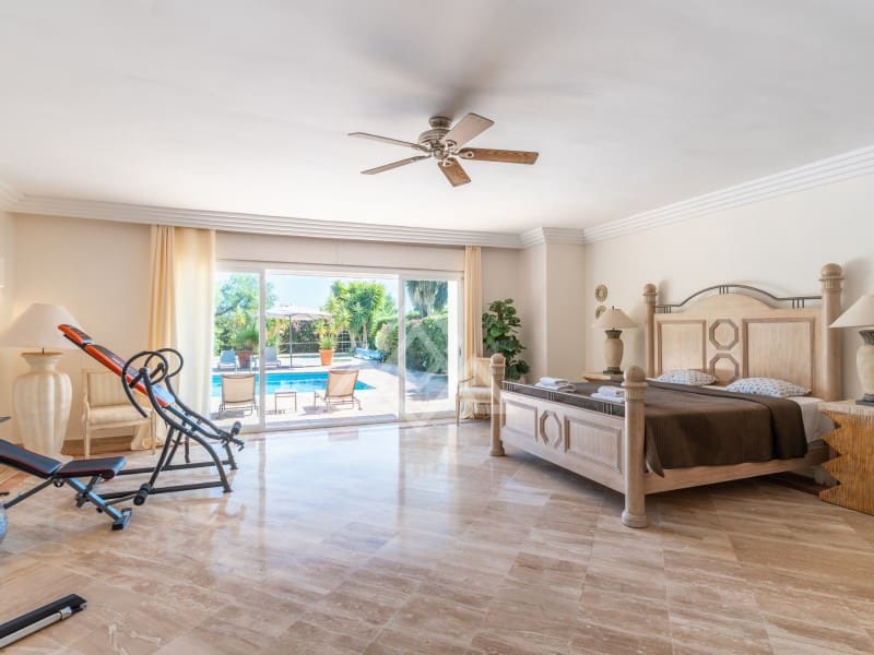 5 quarto Moradia para venda em Benahavis com piscina garagem - 4 499 000 € (Ref: 9799159)