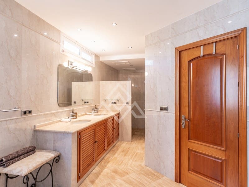 5 quarto Moradia para venda em Benahavis com piscina garagem - 4 499 000 € (Ref: 9799159)