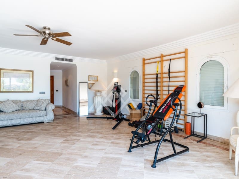 5 quarto Moradia para venda em Benahavis com piscina garagem - 4 499 000 € (Ref: 9799159)