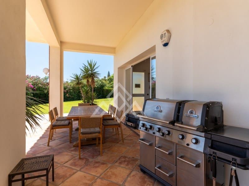 5 quarto Moradia para venda em Benahavis com piscina garagem - 4 499 000 € (Ref: 9799159)