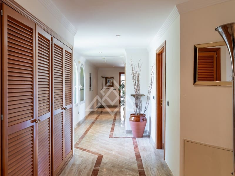 5 quarto Moradia para venda em Benahavis com piscina garagem - 4 499 000 € (Ref: 9799159)