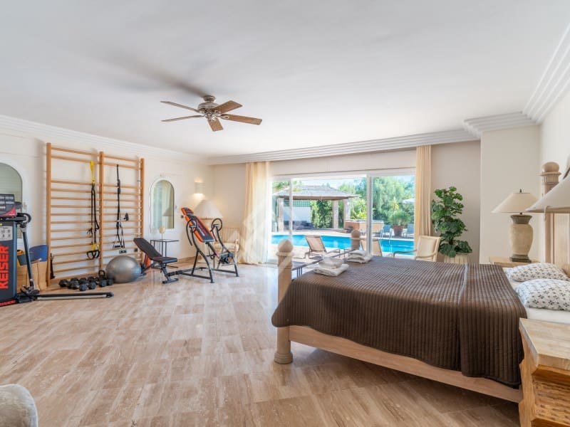 5 quarto Moradia para venda em Benahavis com piscina garagem - 4 499 000 € (Ref: 9799159)