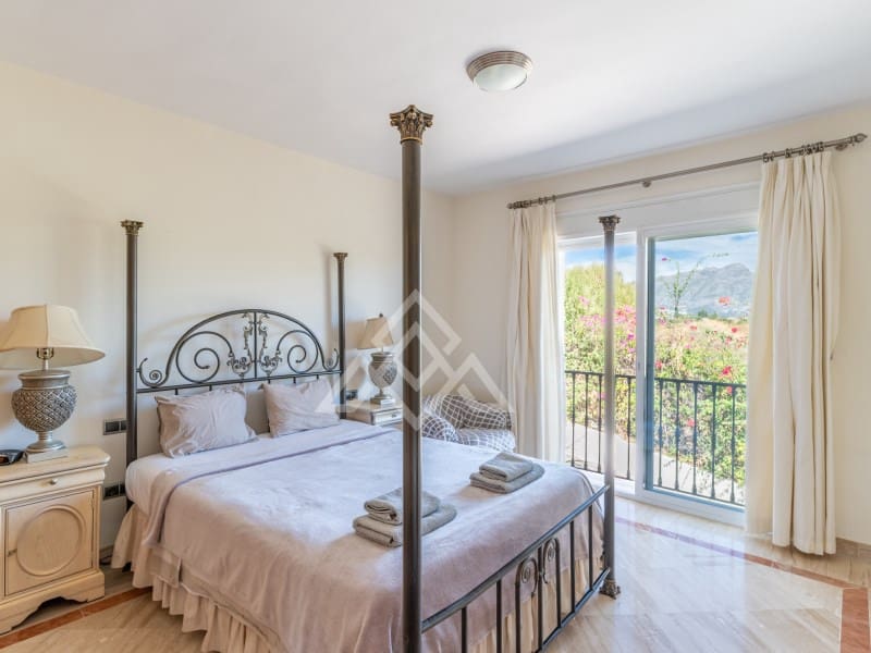 5 quarto Moradia para venda em Benahavis com piscina garagem - 4 499 000 € (Ref: 9799159)