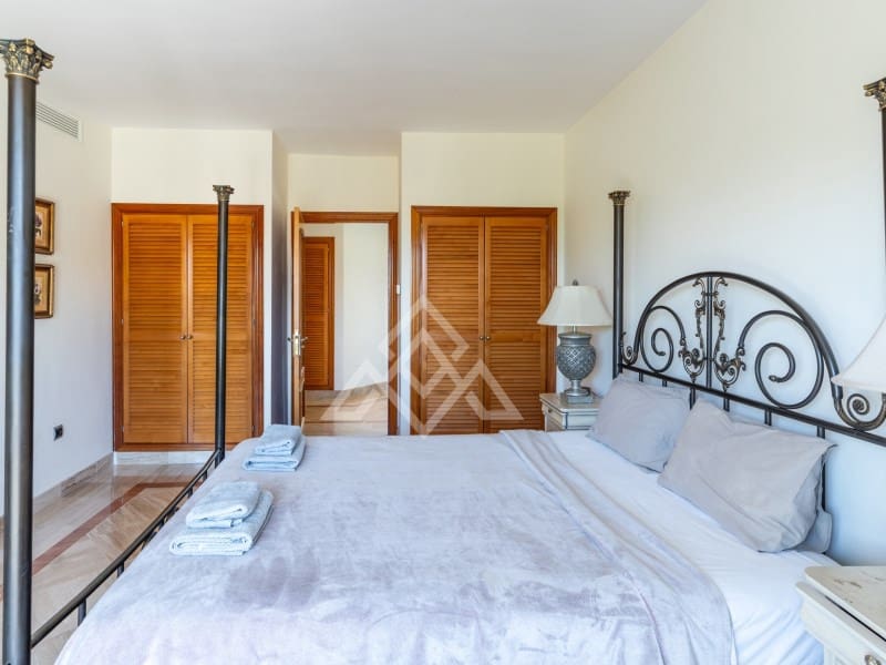 5 quarto Moradia para venda em Benahavis com piscina garagem - 4 499 000 € (Ref: 9799159)